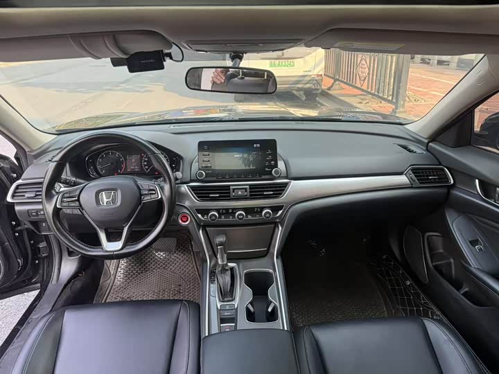 Фото 9 - Honda Accord