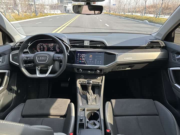 Фото 8 - Audi Q3