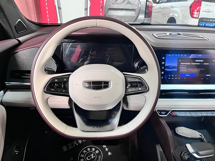 Фото 8 - Geely Monjaro