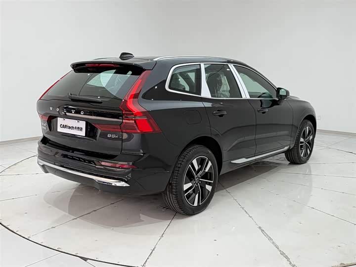 Фото 8 - Volvo XC60