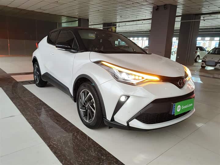 Фото 4 - Toyota C-HR