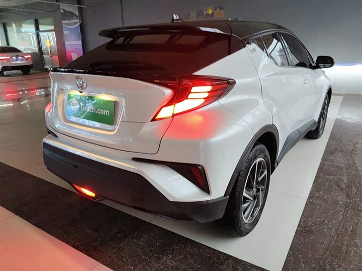 Фото 7 - Toyota C-HR