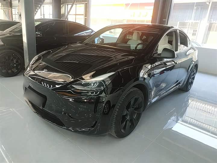 Фото 1 - Tesla Model Y