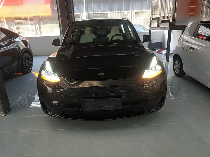 Фото 3 - Tesla Model Y