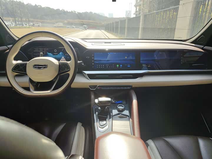 Фото 6 - Geely Monjaro