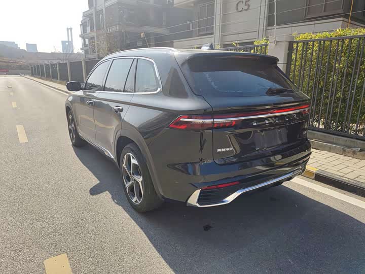 Фото 8 - Geely Monjaro