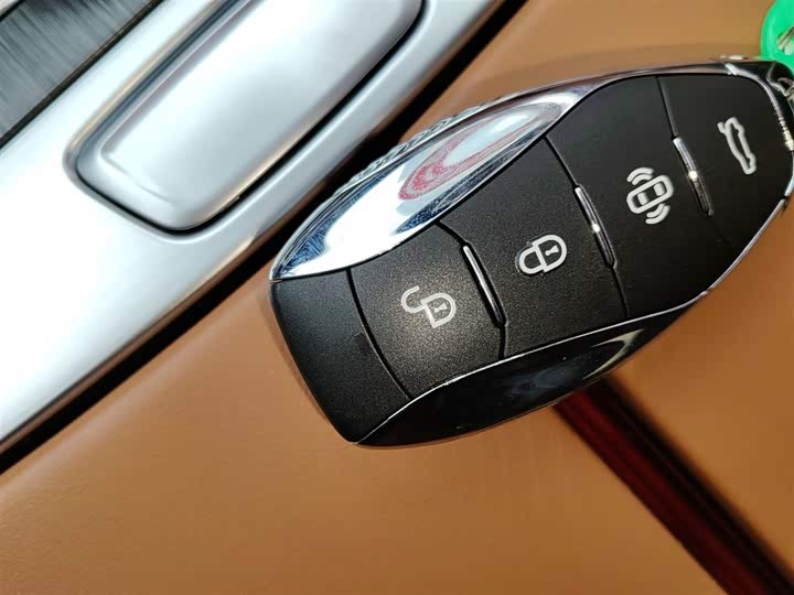 Фото 9 - Hongqi H9