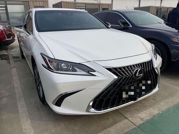Фото 3 - Lexus ES