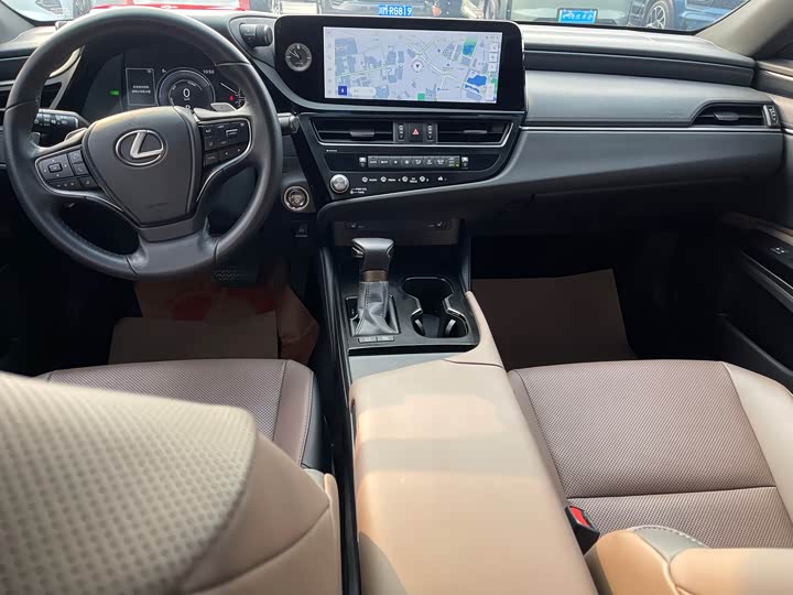 Фото 4 - Lexus ES