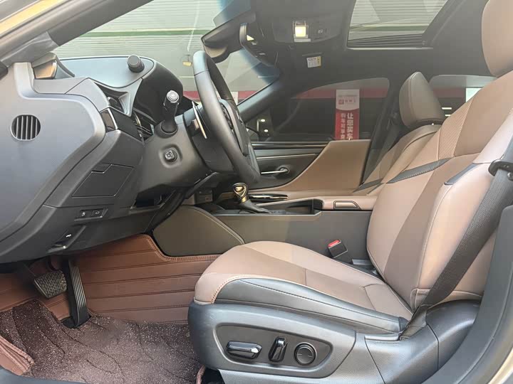 Фото 4 - Lexus ES