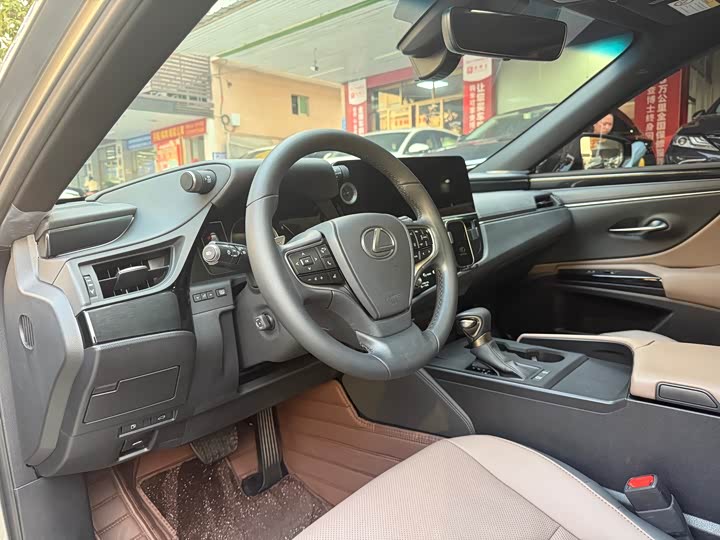 Фото 5 - Lexus ES