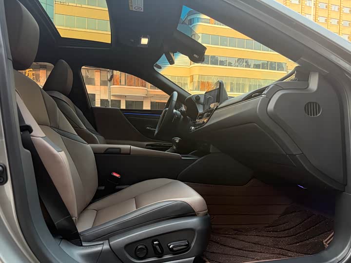 Фото 6 - Lexus ES