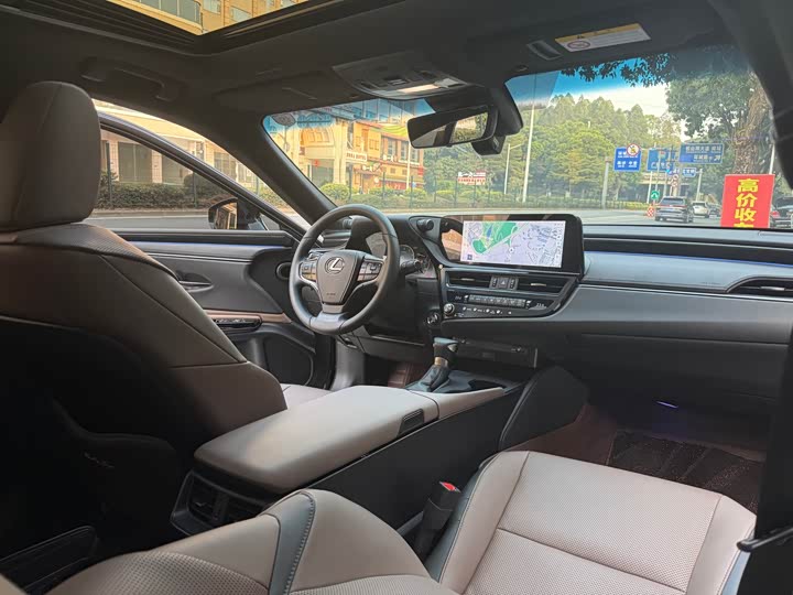 Фото 7 - Lexus ES