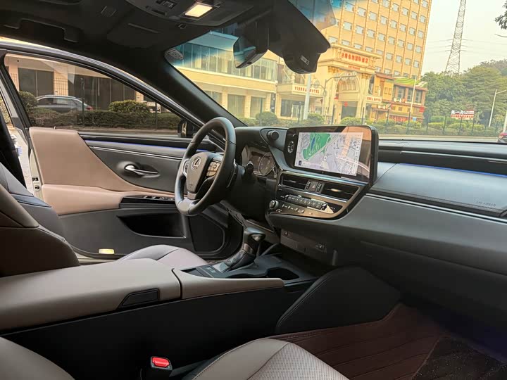 Фото 8 - Lexus ES