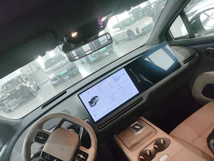 Фото 2 - LiXiang i6