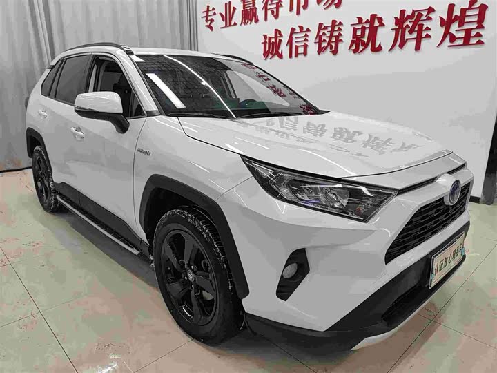 Фото 3 - Toyota RAV4