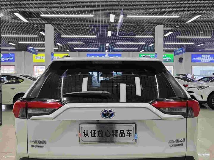 Фото 5 - Toyota RAV4