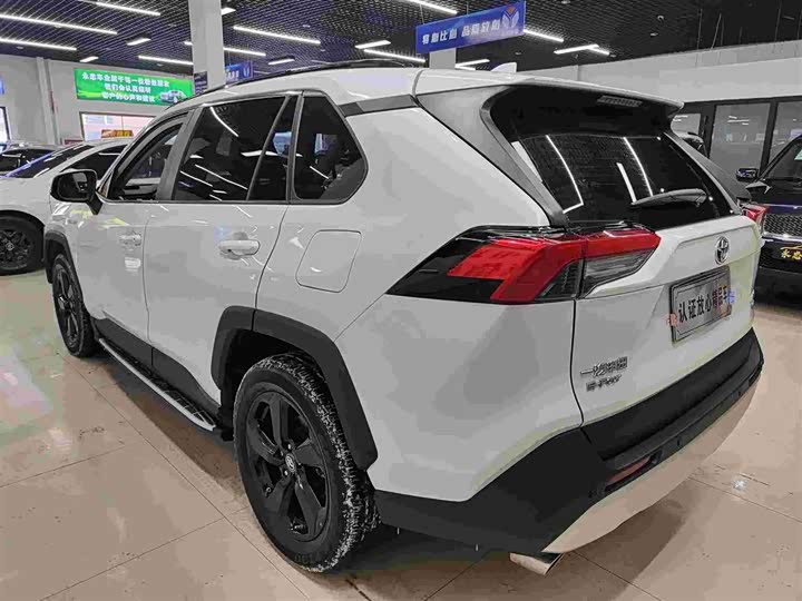 Фото 6 - Toyota RAV4