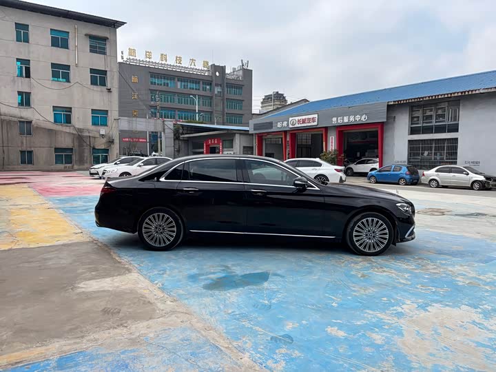 Photo 4 - Mercedes-Benz E-Class