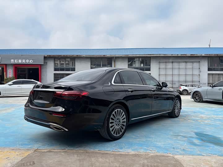 Photo 5 - Mercedes-Benz E-Class