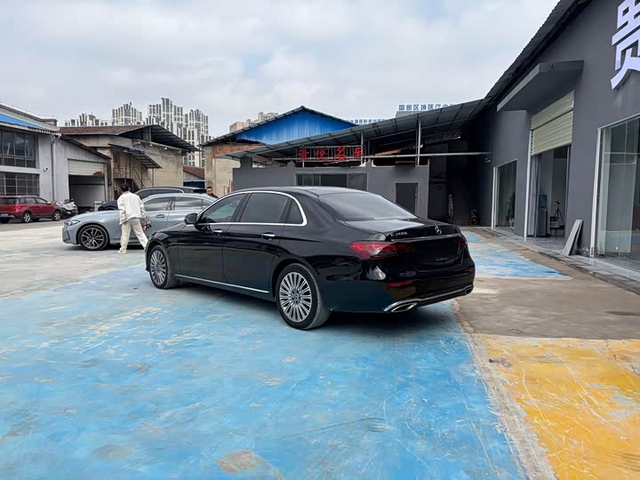 Photo 7 - Mercedes-Benz E-Class