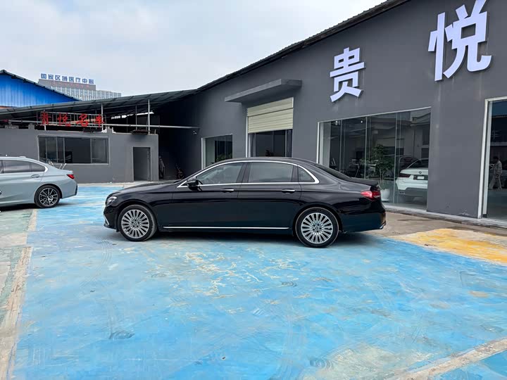 Photo 8 - Mercedes-Benz E-Class