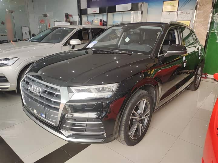 Фото 1 - Audi Q5L