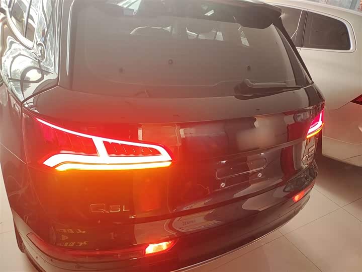 Фото 6 - Audi Q5L