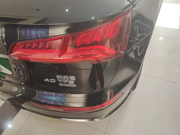 Фото 8 - Audi Q5L