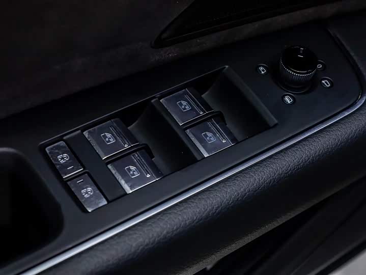 Фото 7 - Audi A8