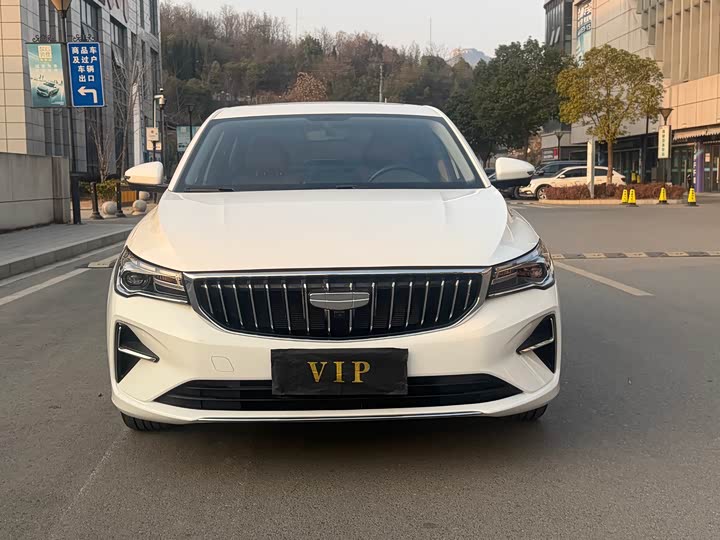 Фото 2 - Geely Emgrand