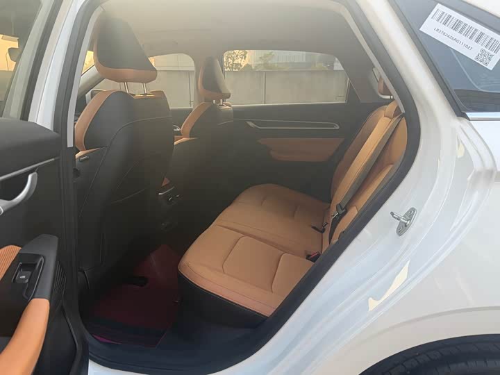 Фото 4 - Geely Emgrand