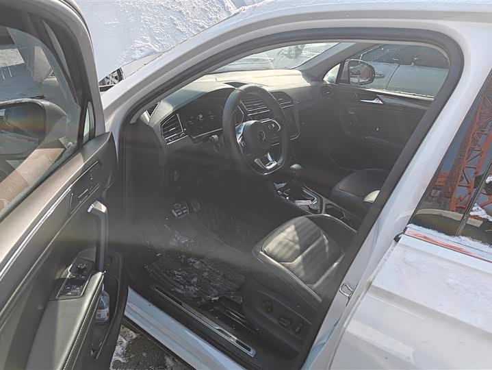 Фото 9 - Volkswagen Tiguan L Pro