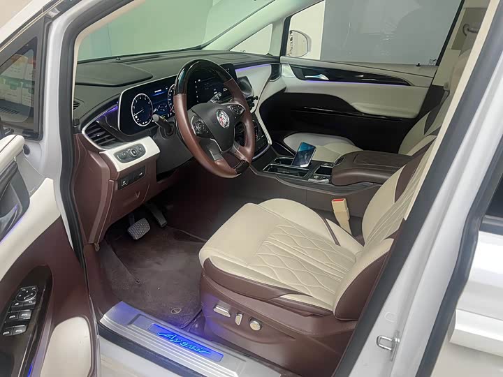 Фото 8 - Buick GL8 ES