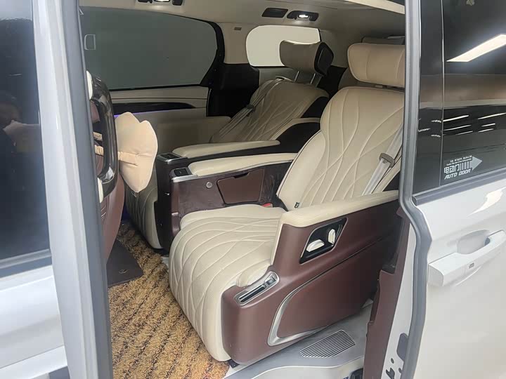 Фото 9 - Buick GL8 ES