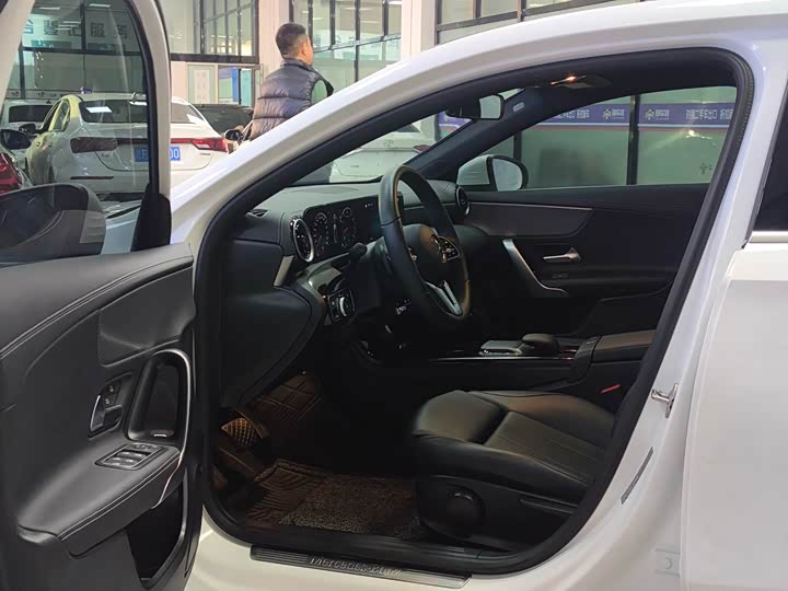 Фото 8 - Mercedes-Benz A-Class