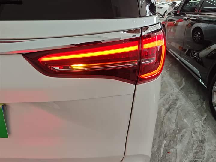 Фото 8 - Buick GL8 ES