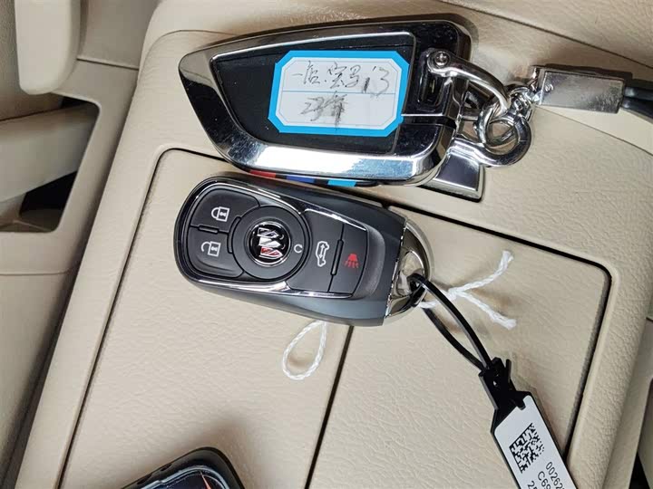 Фото 9 - Buick GL8 ES