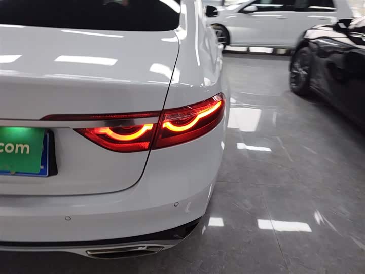 Фото 8 - Jaguar XF L