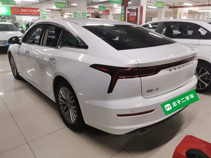 Фото 5 - Bestune B70