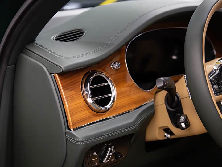 Фото 8 - Bentley Bentayga