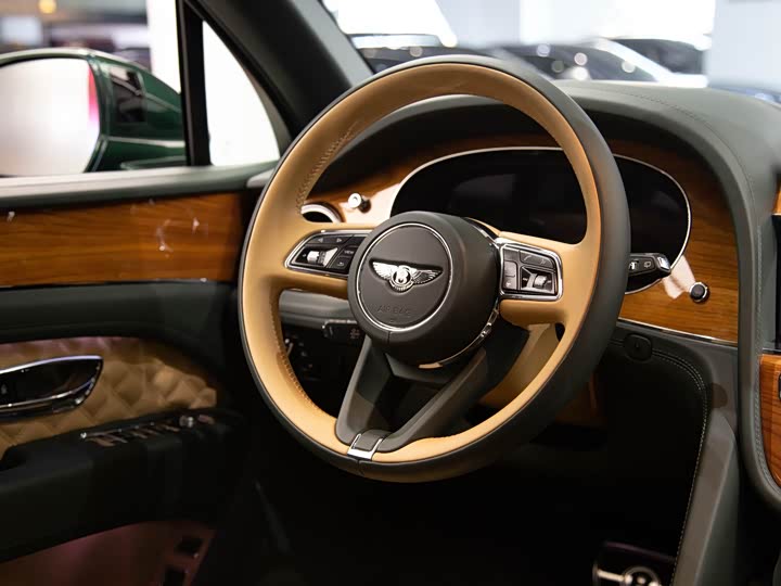 Фото 9 - Bentley Bentayga