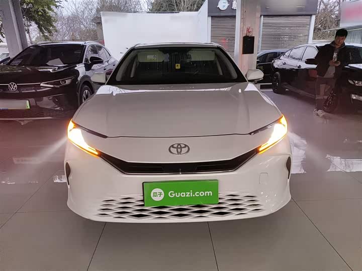 Фото 3 - Toyota Camry