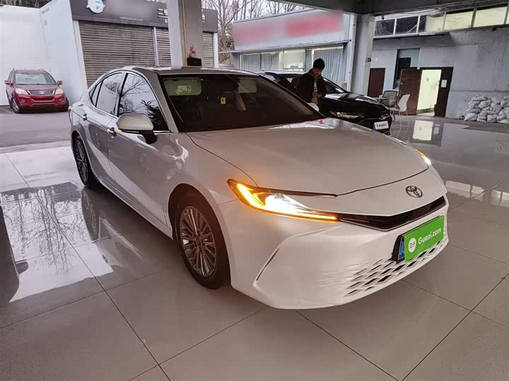 Фото 4 - Toyota Camry