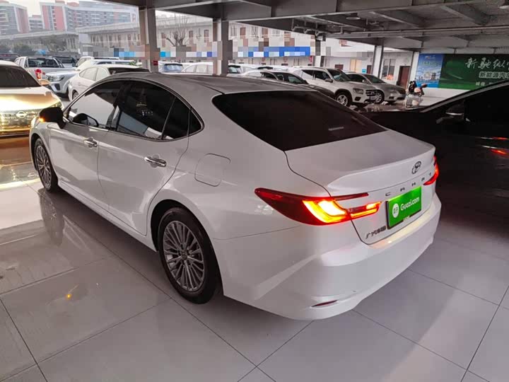 Фото 5 - Toyota Camry