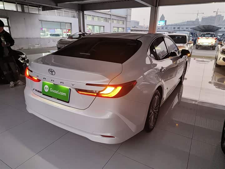 Фото 7 - Toyota Camry