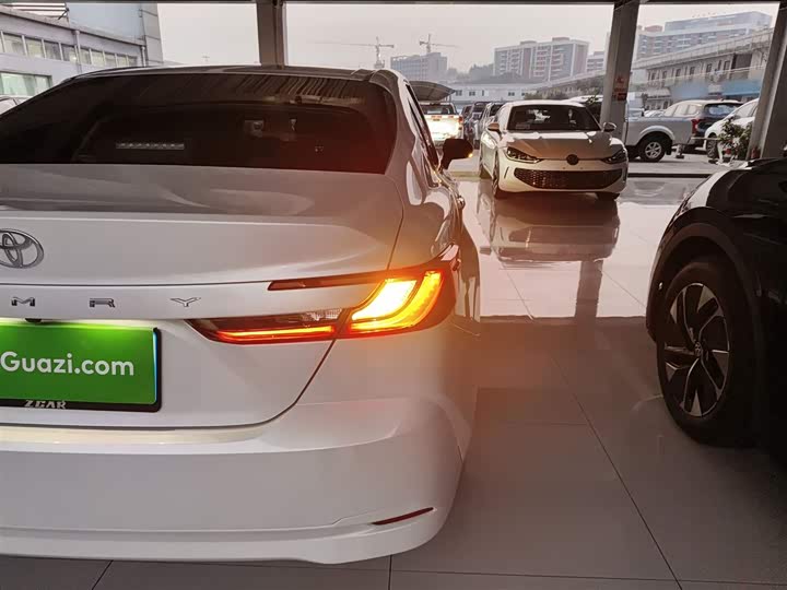 Фото 8 - Toyota Camry