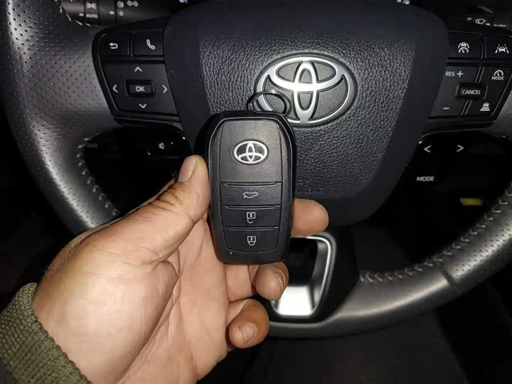 Фото 9 - Toyota Camry