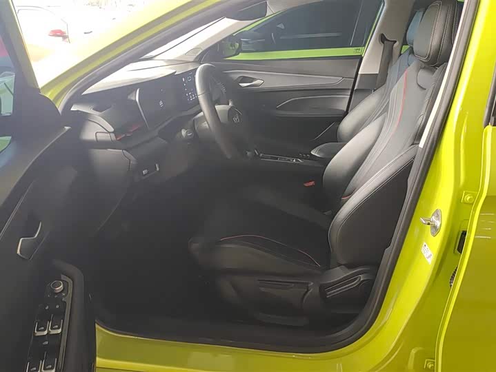 Фото 9 - Geely Binrui