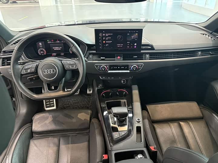 Фото 4 - Audi A4L